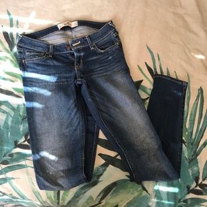 LOW RISE HOLLISTER SKINNY JEANS